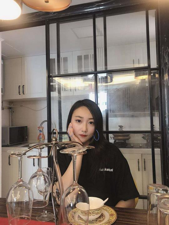 温婉可舌吻的珊珊